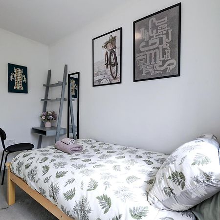 Guest Rooms Near City Centre & Dock Free Parking リヴァプール エクステリア 写真