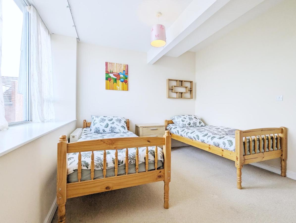Guest Rooms Near City Centre & Dock Free Parking リヴァプール エクステリア 写真