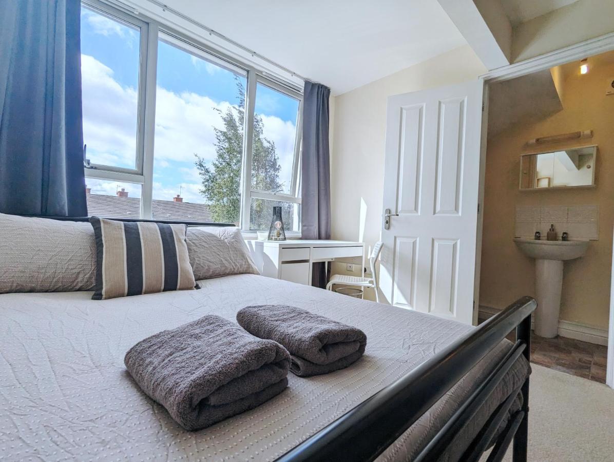 Guest Rooms Near City Centre & Dock Free Parking リヴァプール エクステリア 写真