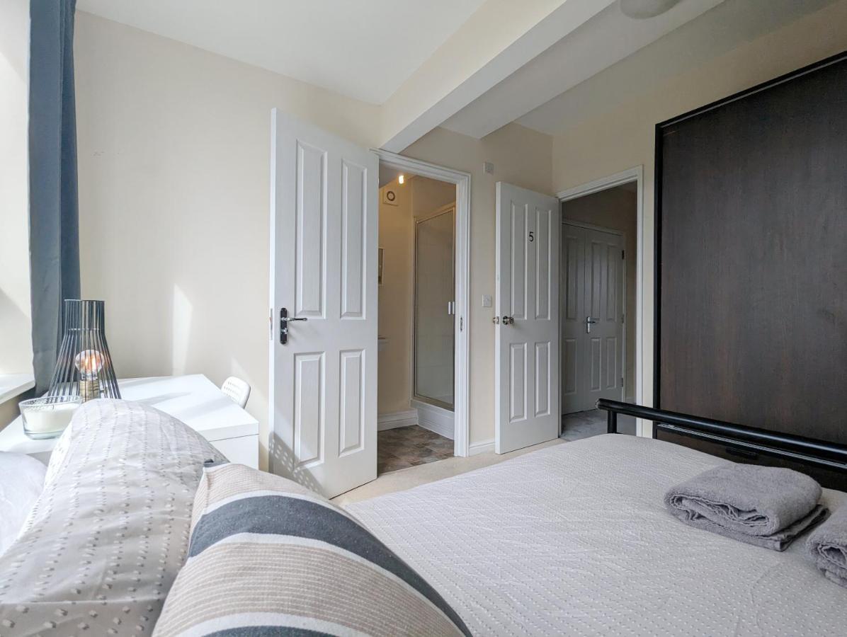 Guest Rooms Near City Centre & Dock Free Parking リヴァプール エクステリア 写真
