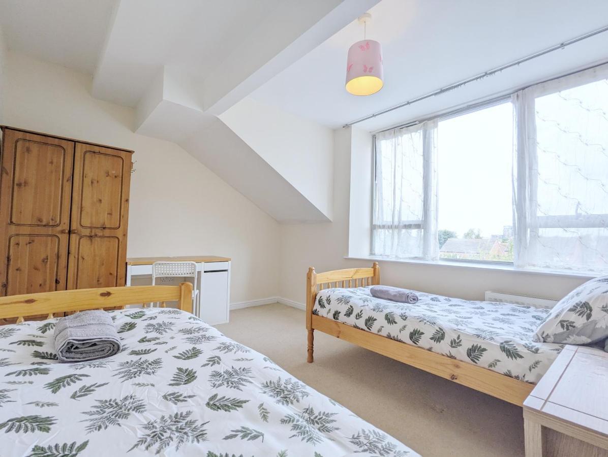 Guest Rooms Near City Centre & Dock Free Parking リヴァプール エクステリア 写真