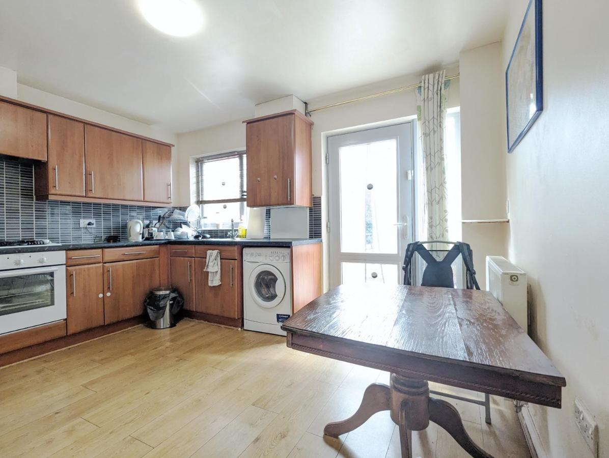 Guest Rooms Near City Centre & Dock Free Parking リヴァプール エクステリア 写真